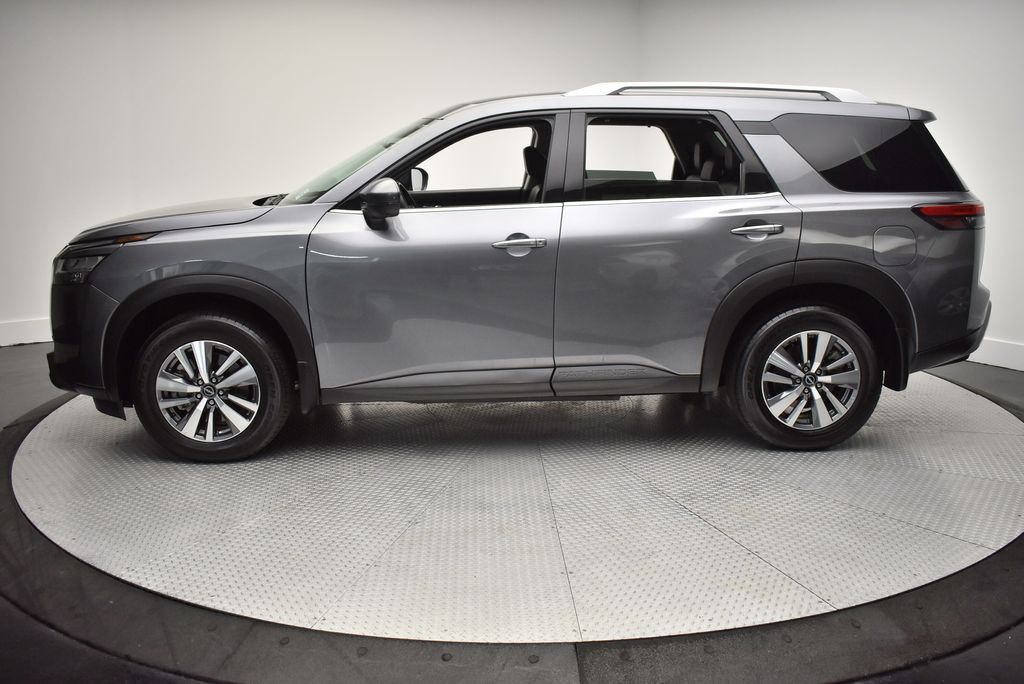 Thumbnail: 2023 Nissan Pathfinder - 8