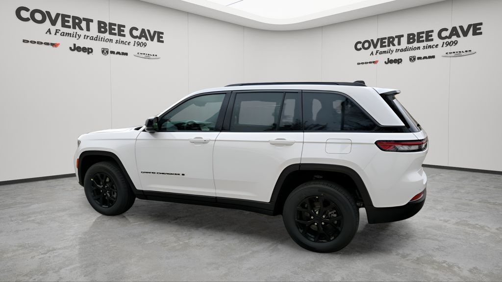 New 2026 White/off-white Jeep Laredo image 6