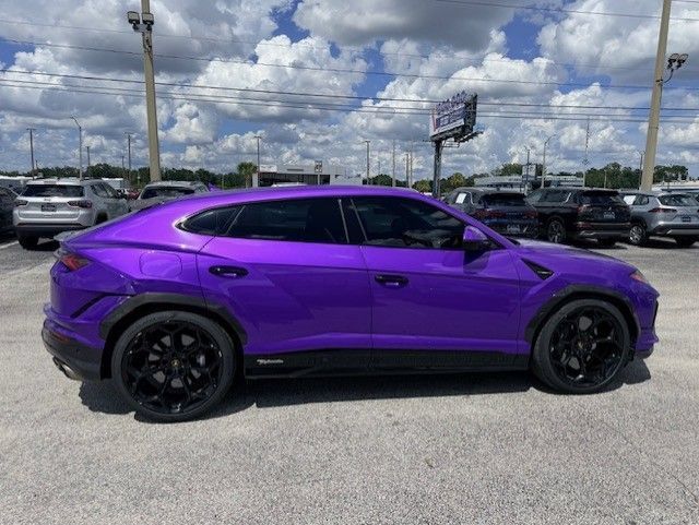 2023 Lamborghini Urus Performante