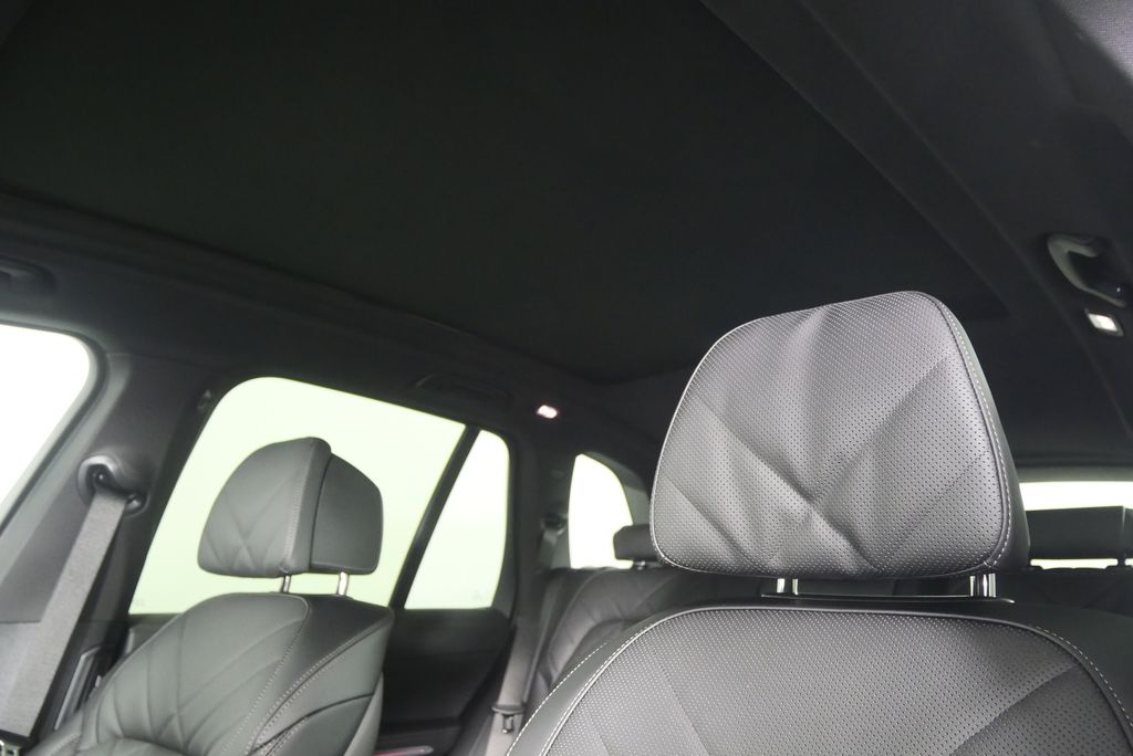 Thumbnail: 2026 BMW X5 - 12