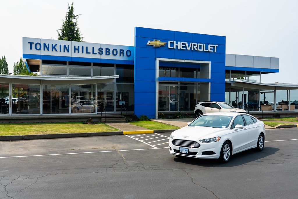 White Platinum Clearcoat Metallic 2016 Ford Fusion Sedan Front-Wheel Drive 6-Speed Automatic
