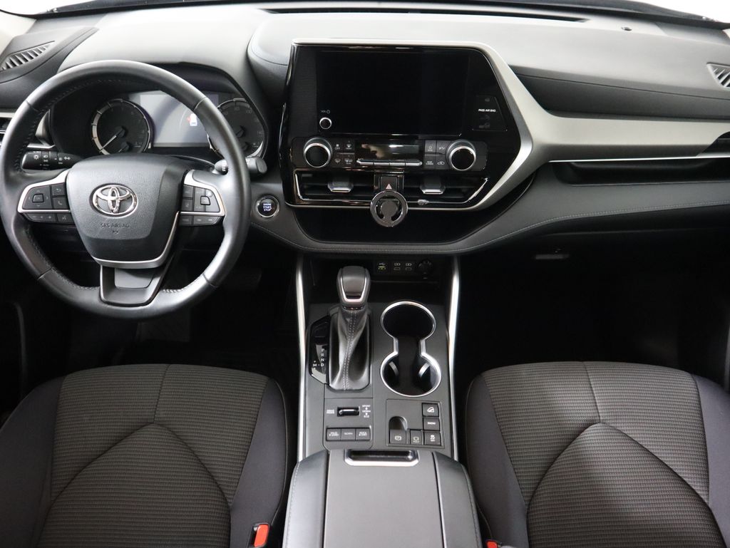 Thumbnail: 2023 Toyota Highlander - 13