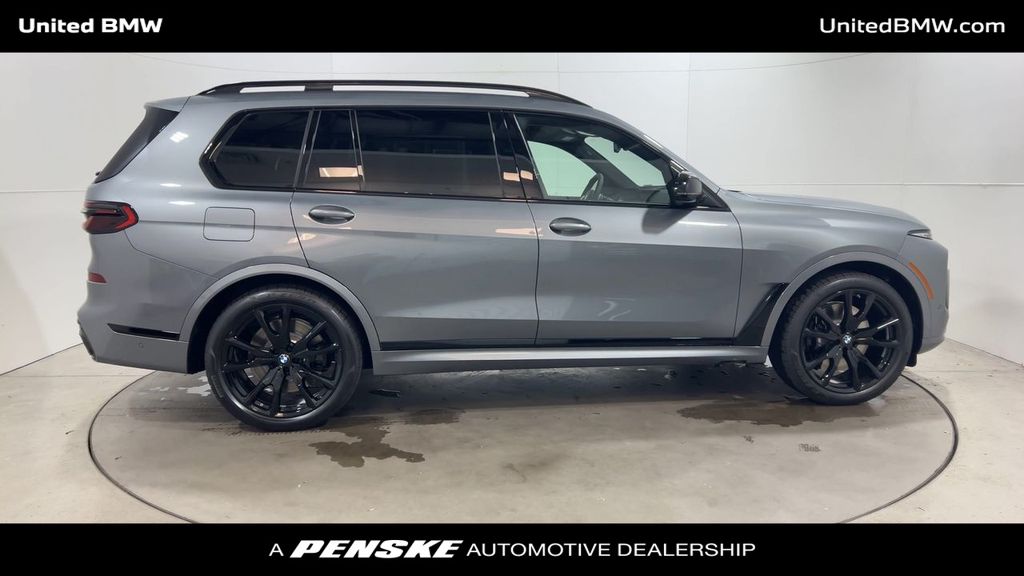 2025 BMW X7 M60i 9