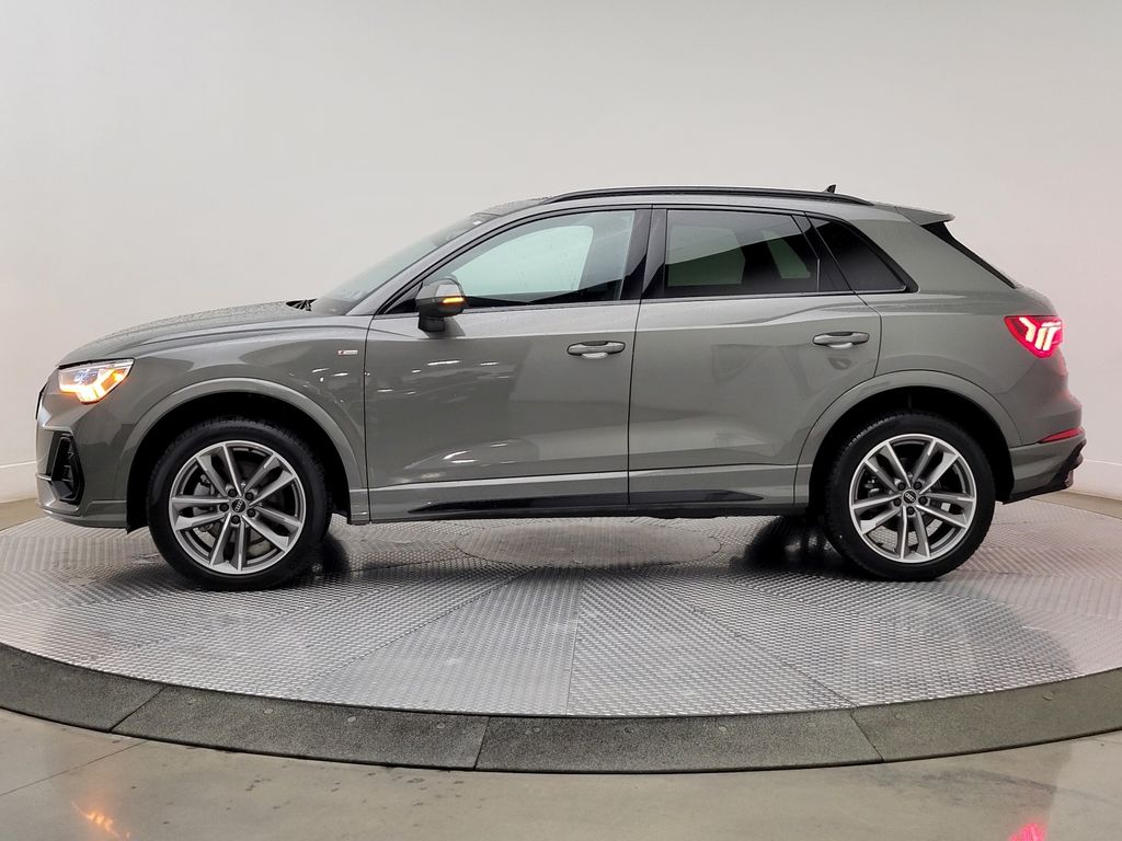 Thumbnail: 2023 Audi Q3 - 3