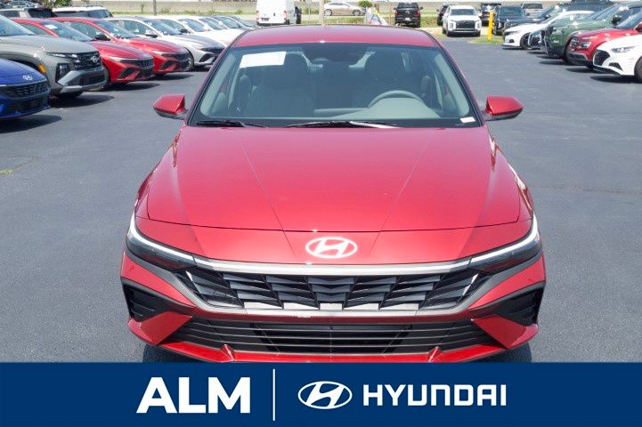 2025 Hyundai Elantra SE photo 2