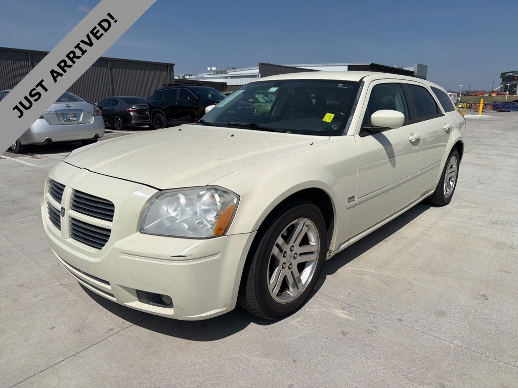 Cool Vanilla Clearcoat 2005 Dodge Magnum R/T RWD Wagon Rear-Wheel Drive 5-Speed Automatic