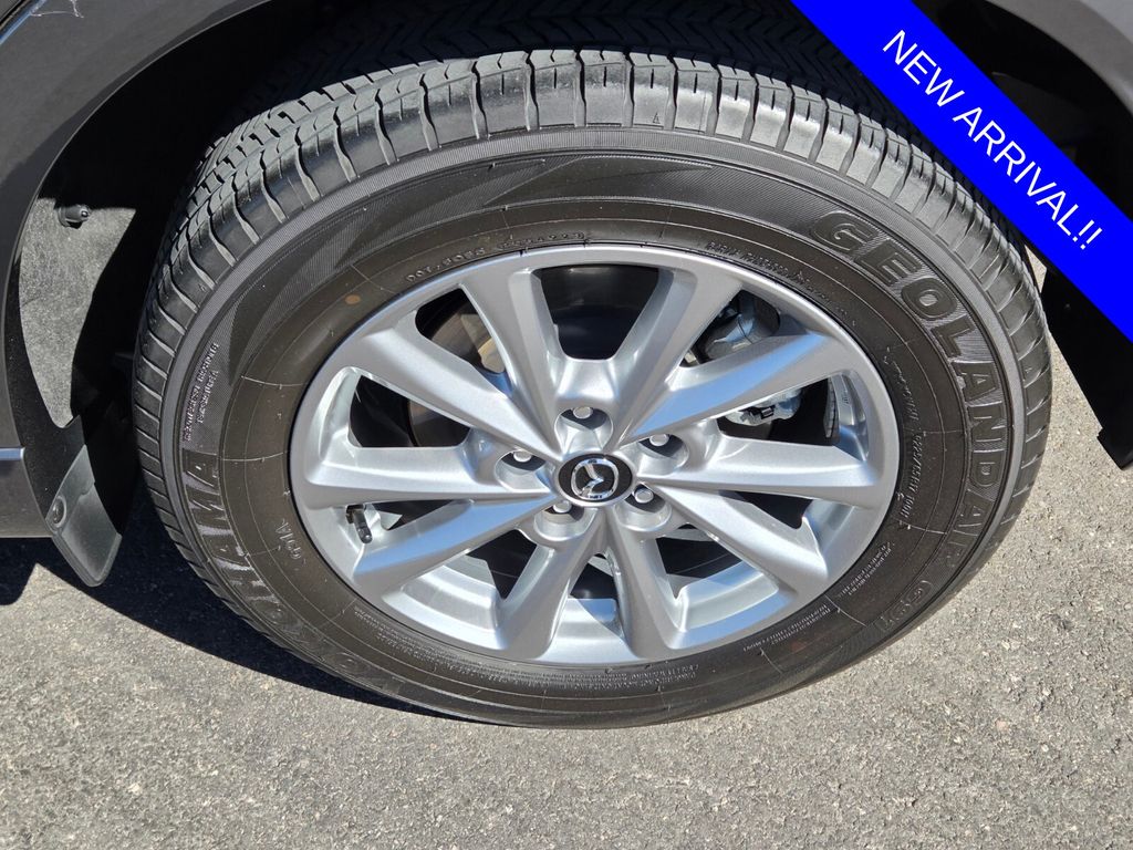 View vehicle photo 5