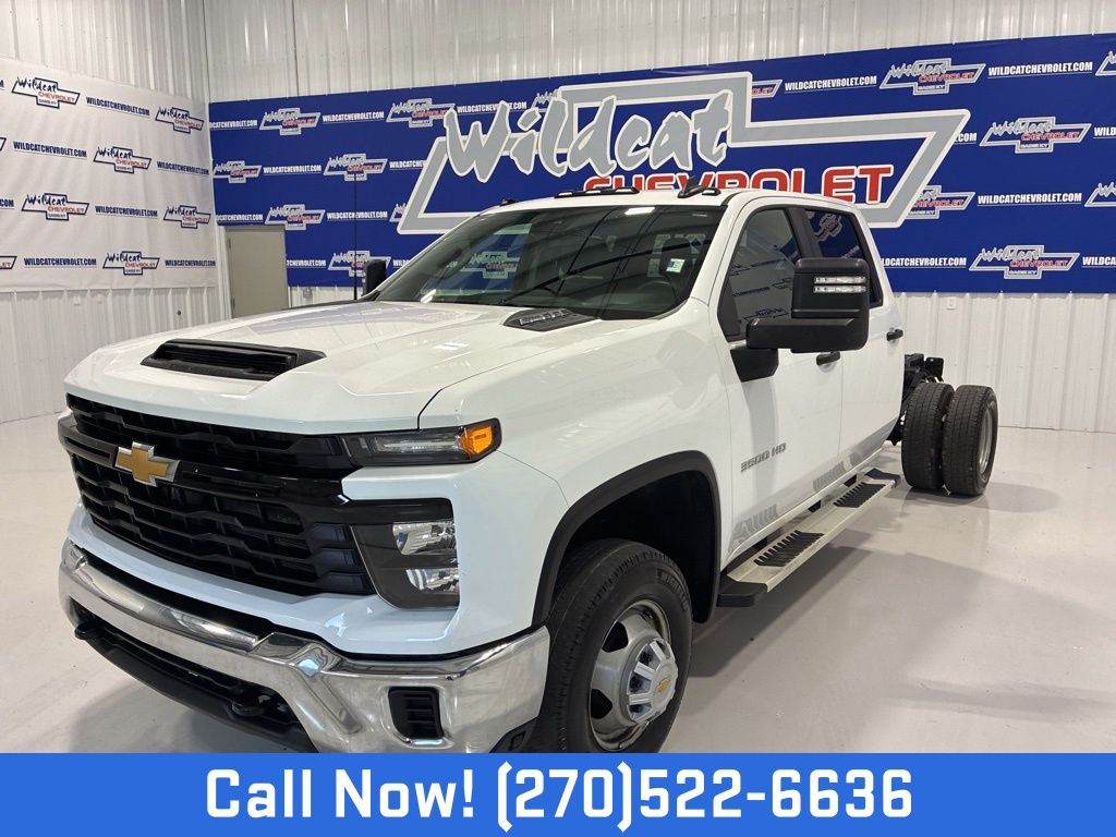 Summit White 2024 Chevrolet Silverado 3500HD Pickup Truck Four-Wheel Drive Automatic
