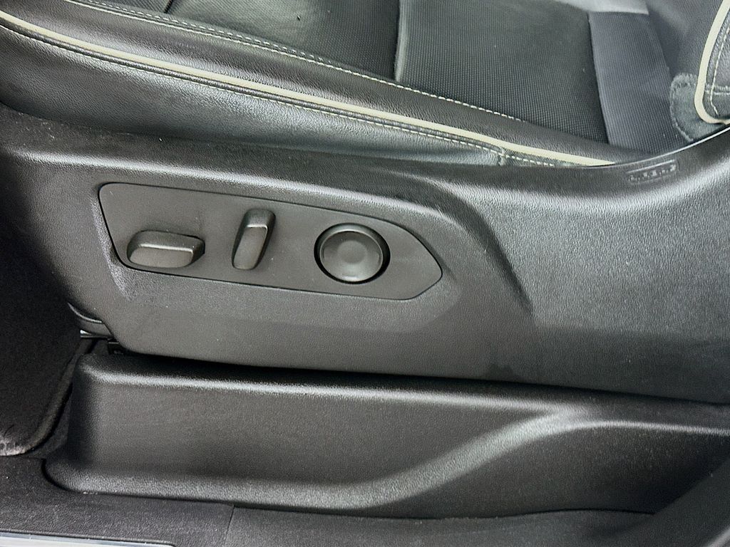 Used 2024 Gray Chevrolet Premier image 23