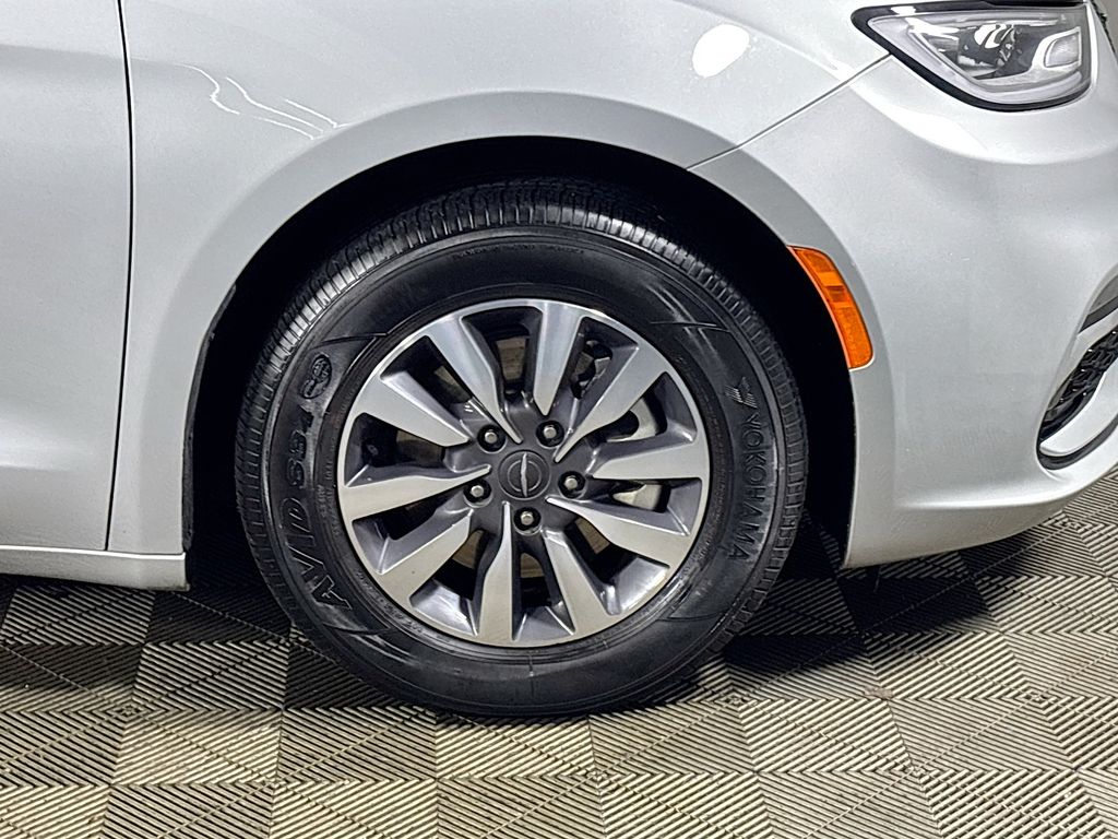 2024 Chrysler Pacifica Hybrid Select