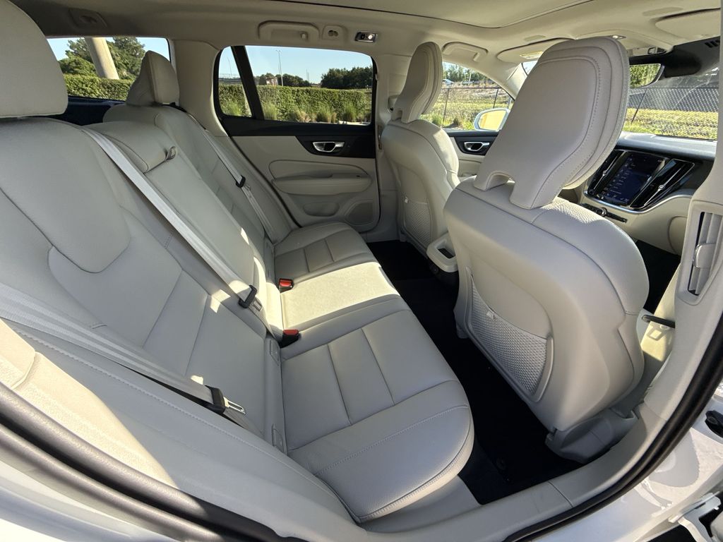 Thumbnail: 2022 Volvo S60 - 17