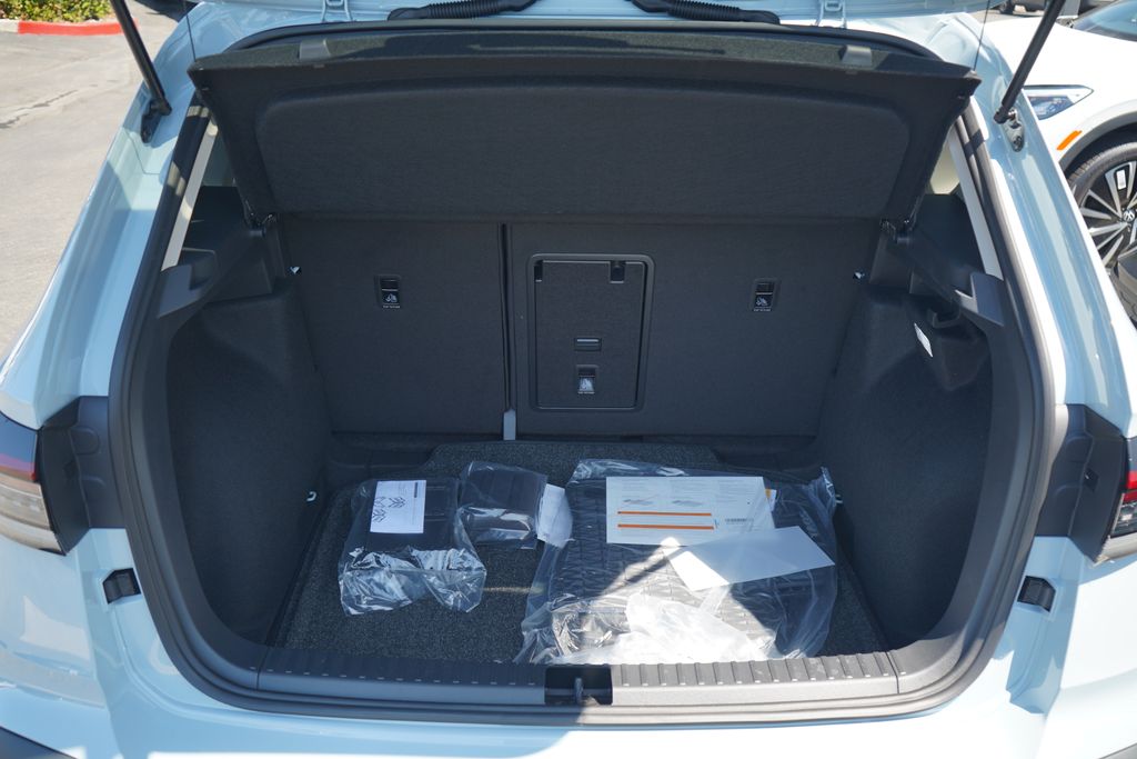 Thumbnail: 2025 Volkswagen Taos - 11