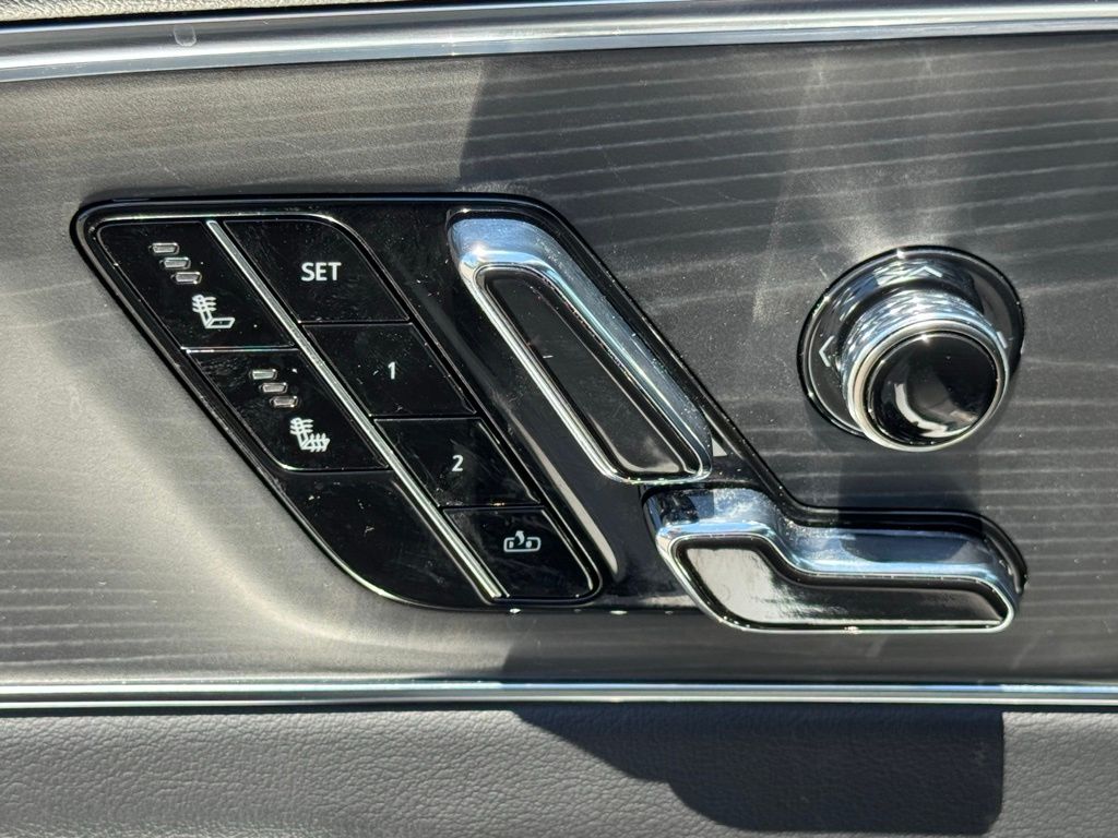 2024 Cadillac LYRIQ Sport Crystal White - Jim Hudson Acura - Image 17