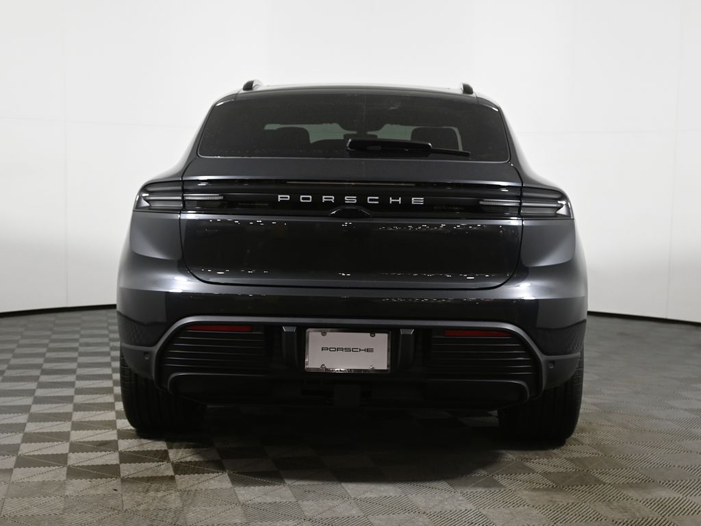 Thumbnail: 2026 Porsche Macan - 6