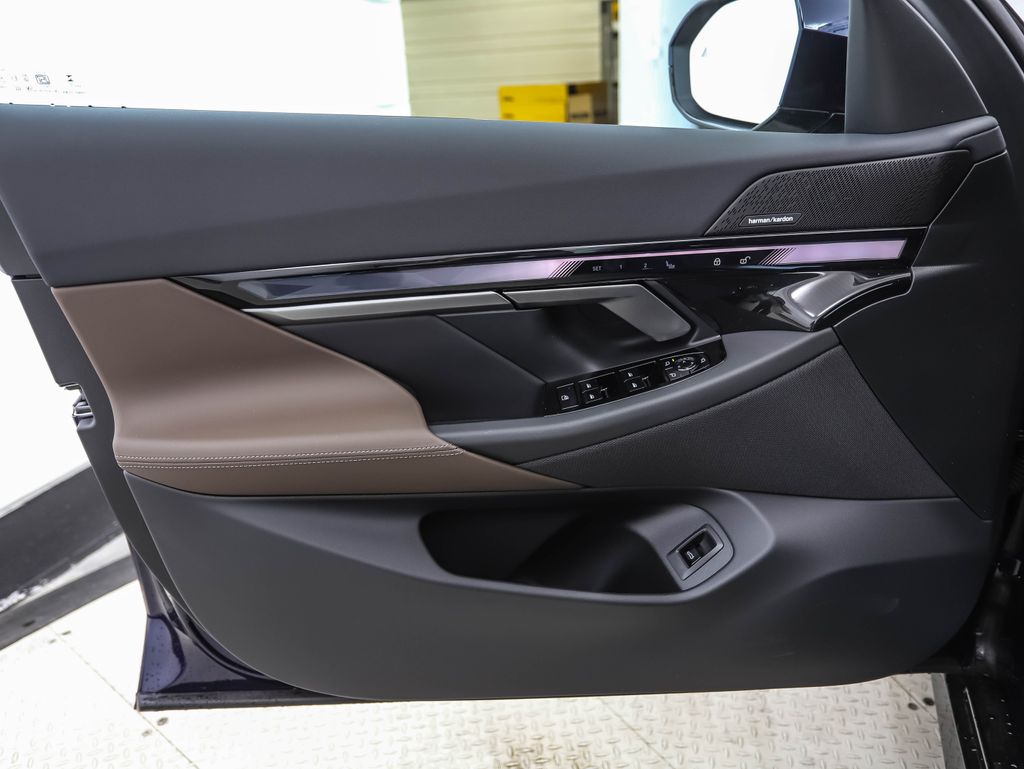 Thumbnail: 2027 BMW 5 Series - 9