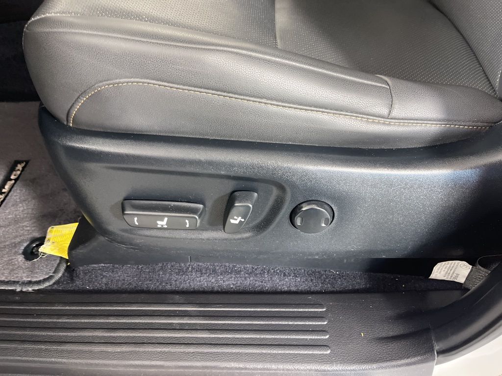 Thumbnail: 2020 Lexus GX - 25