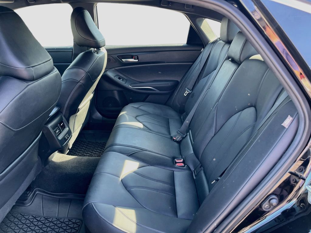 Used 2020 Black Toyota XLE Plus image 24