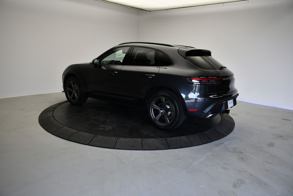 Thumbnail: 2026 Porsche Macan - 3