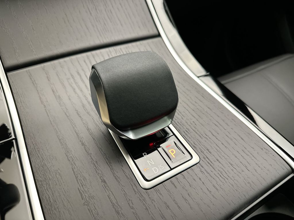 2025 Land Rover Range Rover Velar Dynamic SE 17