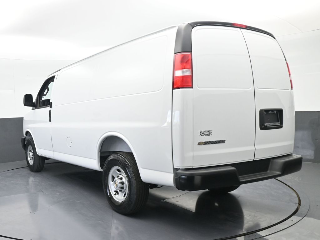 New 2025 Summit White Chevrolet Work Van image 4
