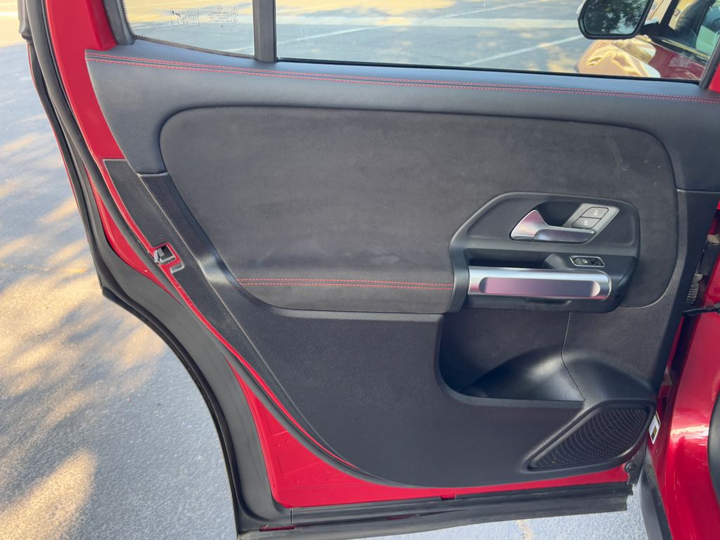 Thumbnail: 2020 Mercedes-Benz GLB - 30