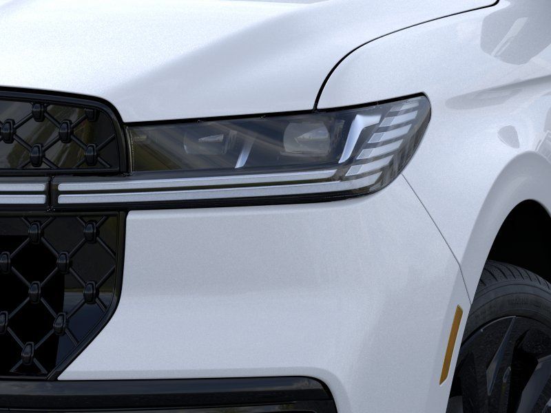 New 2026 Crystal White Metallic Clearcoat Lincoln Black Label image 18