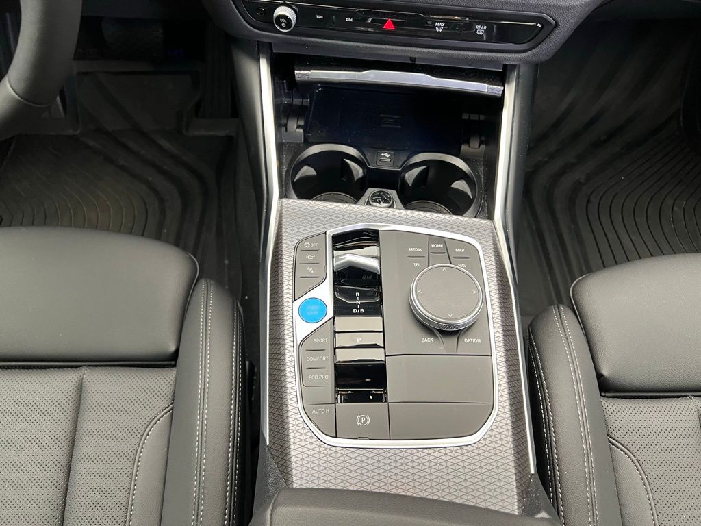 Thumbnail: 2025 BMW i4 - 12