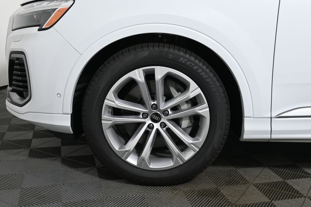 Thumbnail: 2025 Audi Q7 - 11