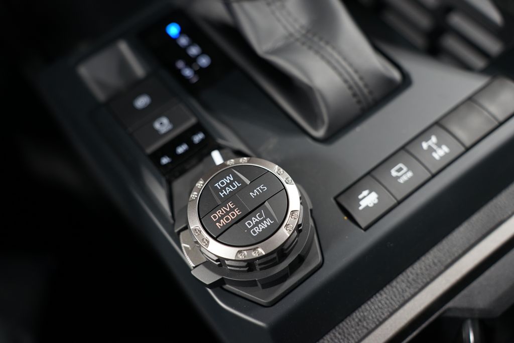 2025 Toyota Tacoma TRD Off-Road 25