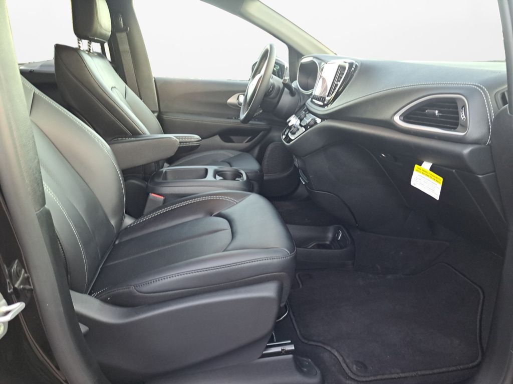 New Car 2025 Chrysler Pacifica  For Sale Under $40,000 In Austin, Texas