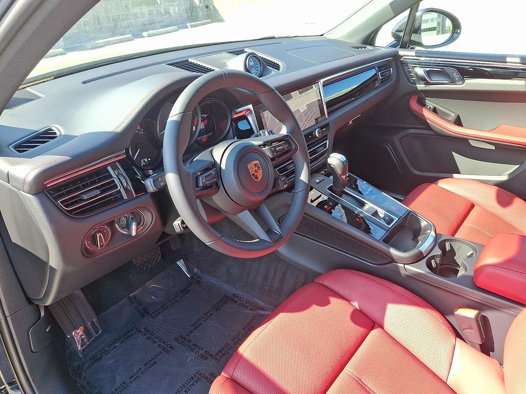 Thumbnail: 2026 Porsche Macan - 4