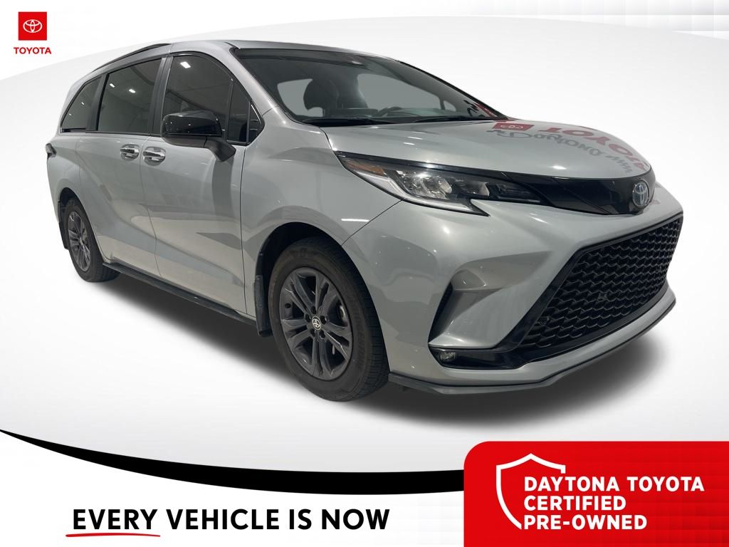 2025 Toyota Sienna XSE 7-Passenger Hybrid AWD's photo