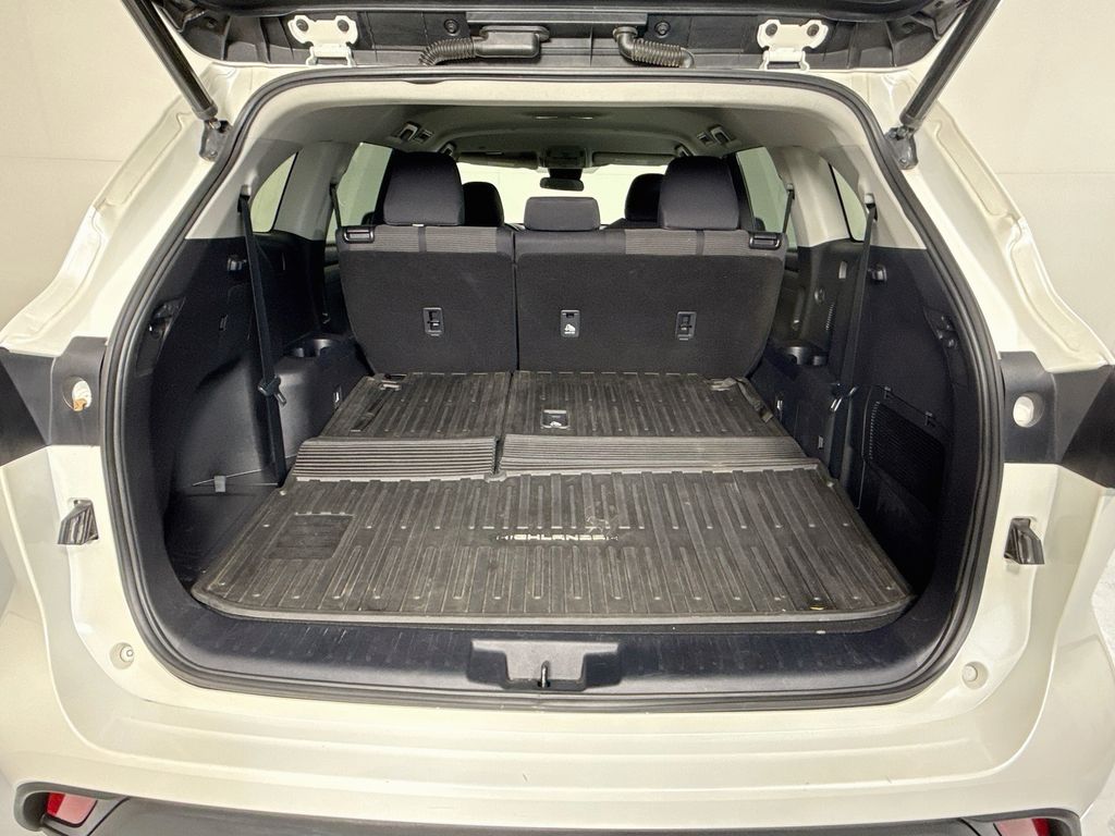 Thumbnail: 2021 Toyota Highlander - 29