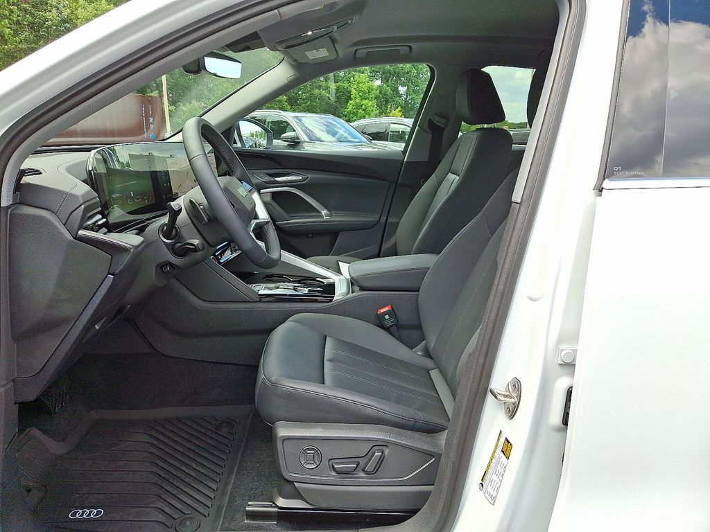 Thumbnail: 2025 Audi Q5 - 6