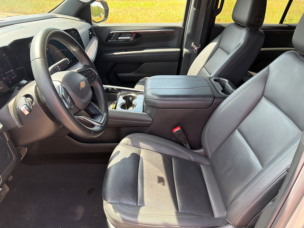 Used 2025 Sterling Gray Metallic Chevrolet LT image 9