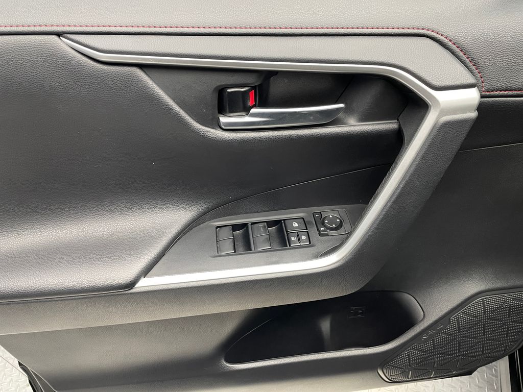 Thumbnail: 2020 Toyota RAV4 - 9