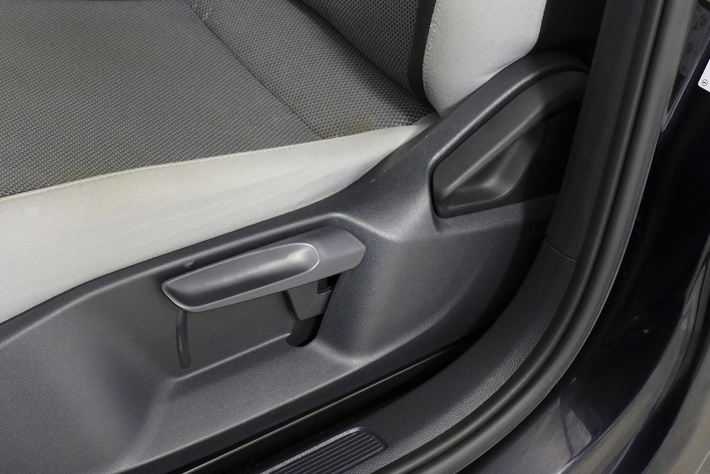 2022 Volkswagen Taos S 22