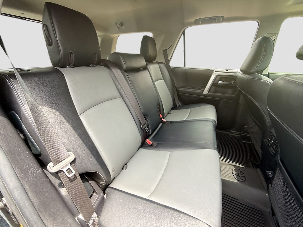 2022 Toyota 4Runner SR5 28