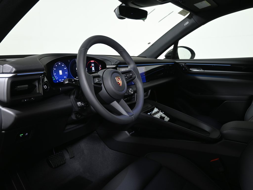 Thumbnail: 2026 Porsche Macan - 4