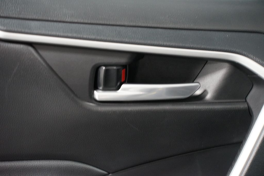 Thumbnail: 2023 Toyota RAV4 - 32