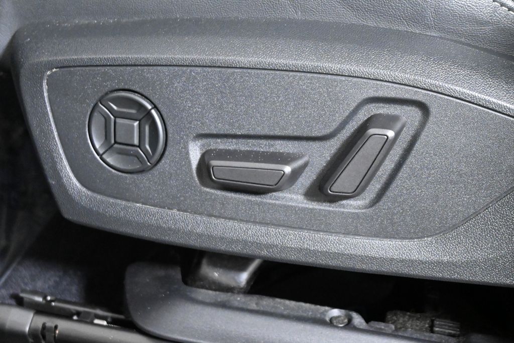 Thumbnail: 2023 Audi Q4 e-tron - 28