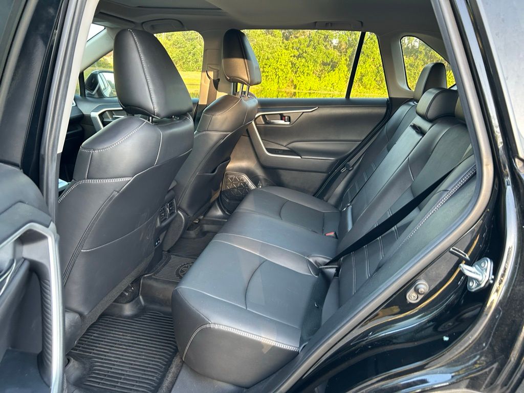 2022 Toyota RAV4 XLE Premium 13