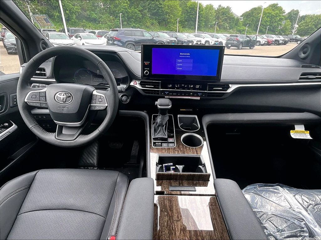 2026 Toyota Sienna — photo 12