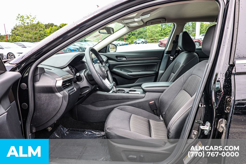 Used 2025 Black Nissan 2.5 SV image 18