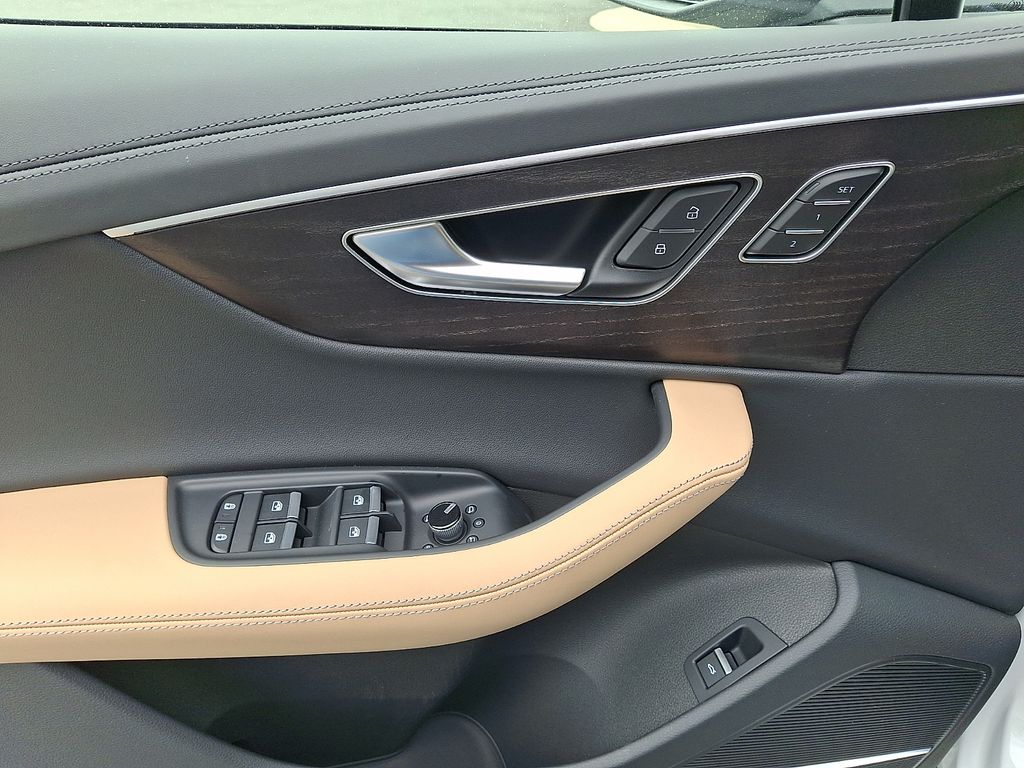 Thumbnail: 2026 Audi Q7 - 9