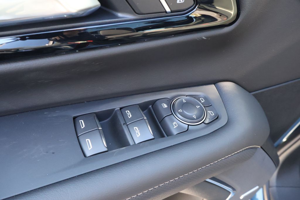 Thumbnail: 2025 Chevrolet Suburban - 19