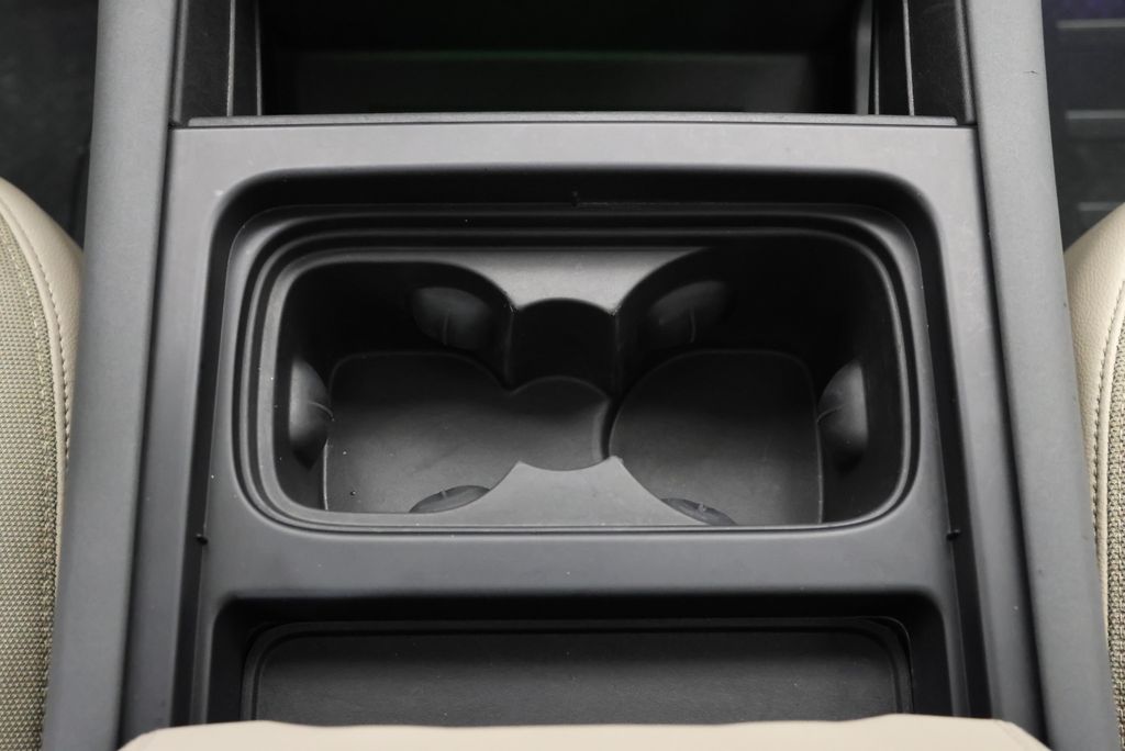 Thumbnail: 2021 Land Rover Defender - 25