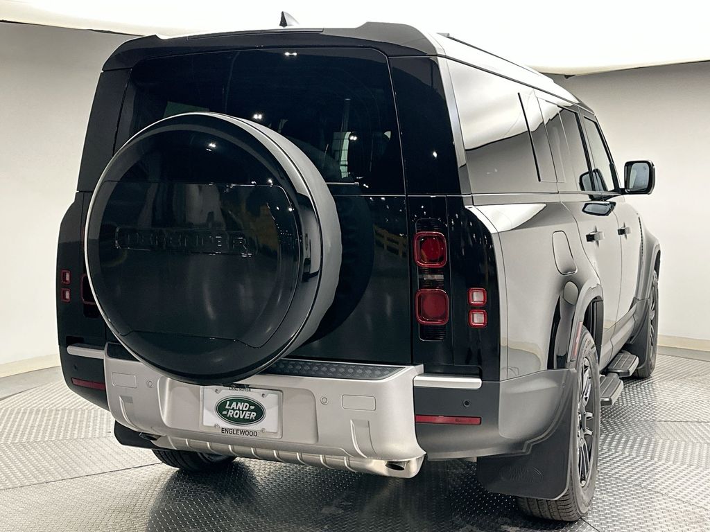 2025 Land Rover Defender 130 3