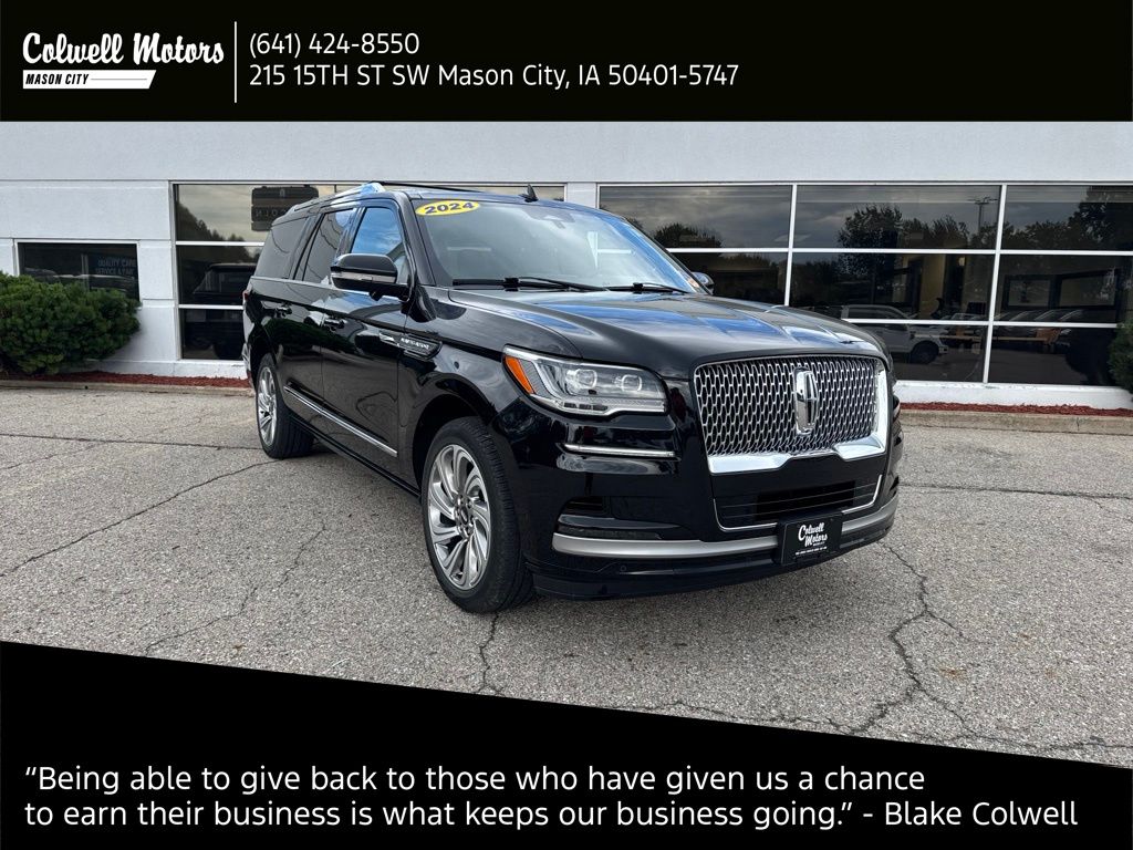Infinite Black Metallic Clearcoat 2024 Lincoln Navigator SUV / Crossover Four-Wheel Drive Automatic