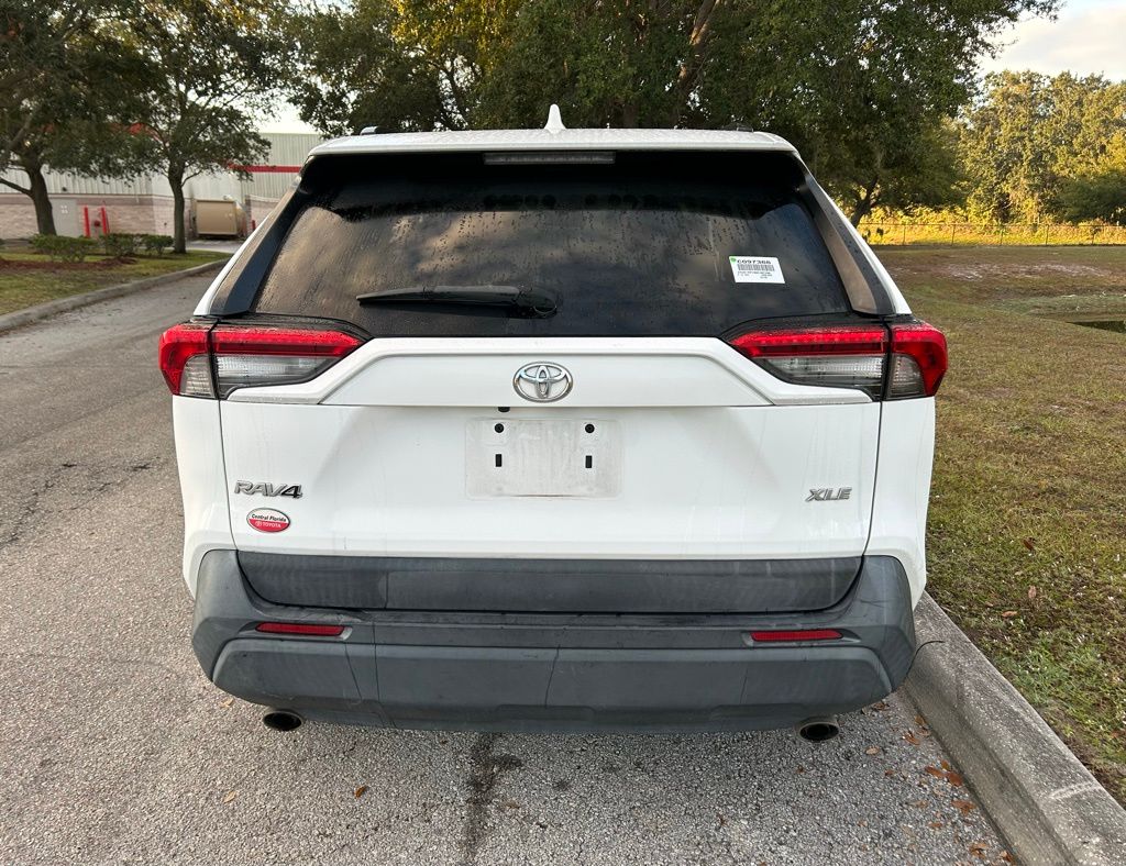 Thumbnail: 2021 Toyota RAV4 - 4